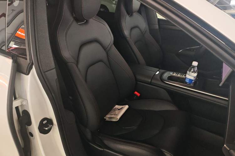 Used Xiaomi Auto SU7 2024 Rear-Drive Ultra-Long Range Advanced Pro-Level Intelligent Driving Version Right Front Seat