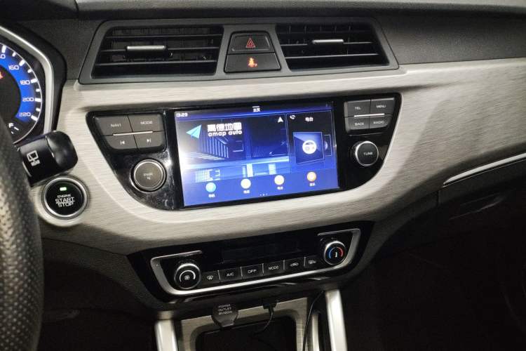 Used Geely Auto Vision X3 2017 1.5L Automatic Elite Model Audio And AC Panel