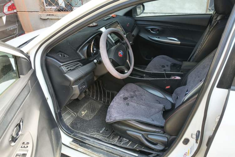 Used Toyota YARiS L Zhi Xuan 2016 Revised Version 1.5G CVT with Dynamic Sunroof