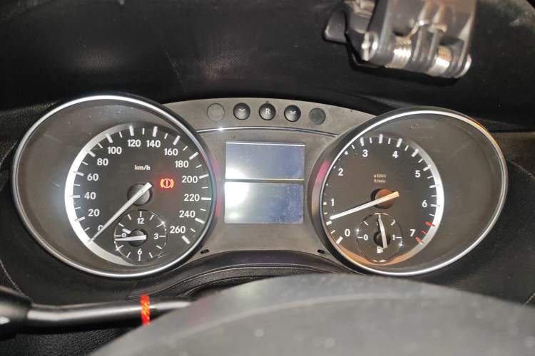 Used Mercedes-Benz R-Class 2017 R 320 4MATIC Business Edition Prestige Model
