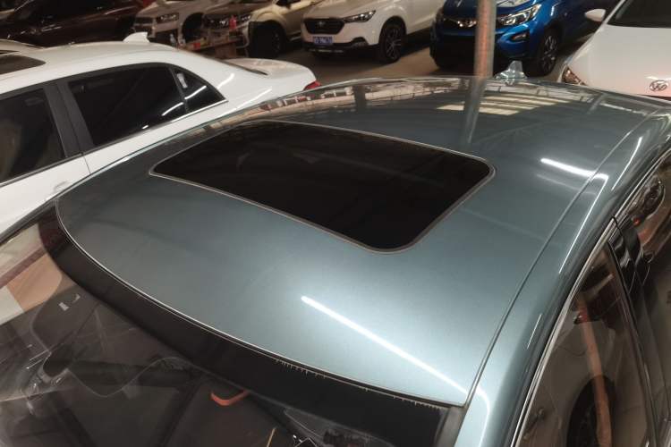 Used Roewe i6 2018 20T Automatic Internet Smart Edition Roof