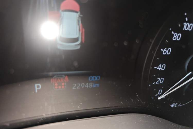 Used Toyota SIENNA 2024 2.5L Hybrid Comfort Edition Odometer Close Up