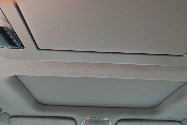 Used Zeekr 009 2024 7-Seater Walk-Through Version Four-Wheel Drive 108 kWh