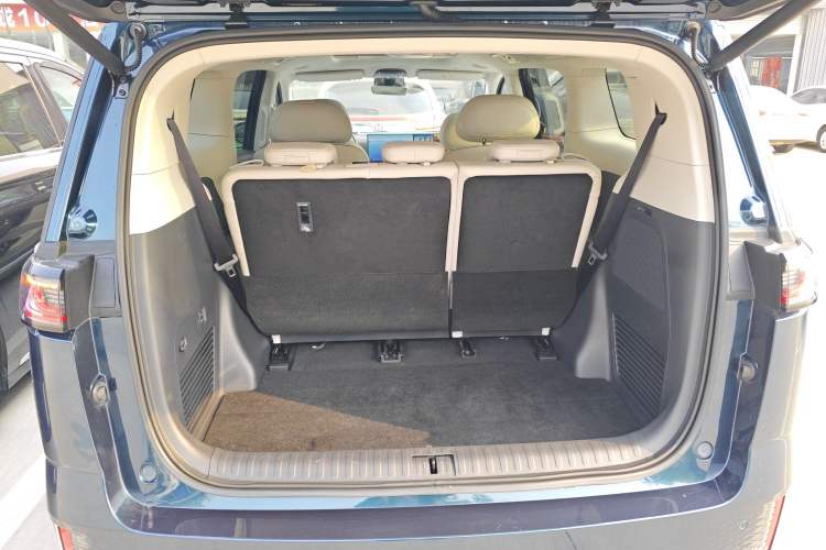 Used VOYAH Dream 2025 PHEV Four-Wheel-Drive Flagship Kunpeng Edition Trunk