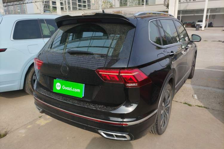 Used Volkswagen Tiguan L 2022 330TSI Automatic Two-Wheel Drive R-Line Enhanced Edition Rear Right 45 Deg