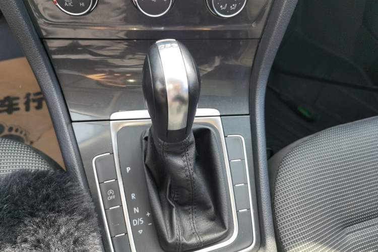 Used Volkswagen Golf 2019 280TSI DSG Comfort Version China VI Standard Gear Lever