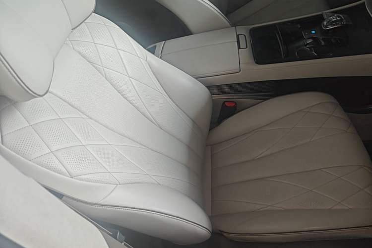 Used Denza D9 2022 DM-i 970 Four-Wheel Drive Flagship Model
