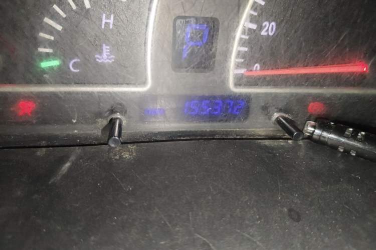 Used Dongfeng Shuaike 2012 2.0L Automatic Luxury 7-Seater Odometer Close Up