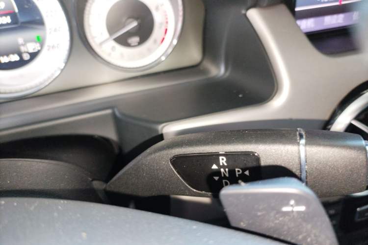 Used Mercedes-Benz GLK-Class 2013 GLK 300 4MATIC Dynamic Sunroof Model
