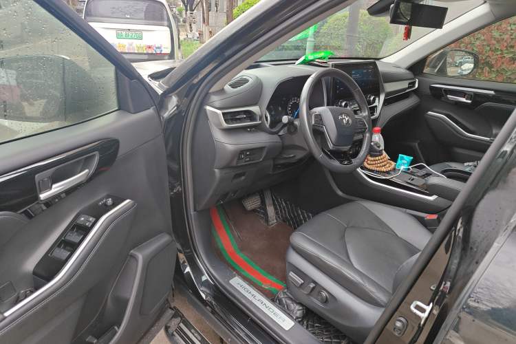 Used Toyota Highlander 2022 Dual-Engine 2.5L Four-Wheel Drive Prestige Version 7 Seats