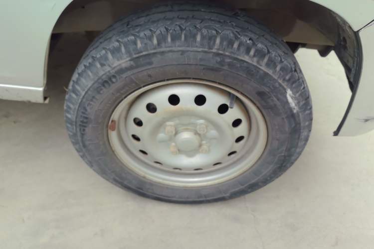 Used Wuling Zhiguang 2015 1.2L Practical LS-I Model Right Front Wheel Hub