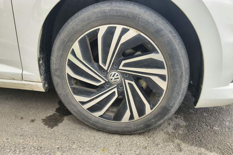 Used Volkswagen Sagitar 2022 280TSI DSG Excellence Edition Right Front Wheel Hub