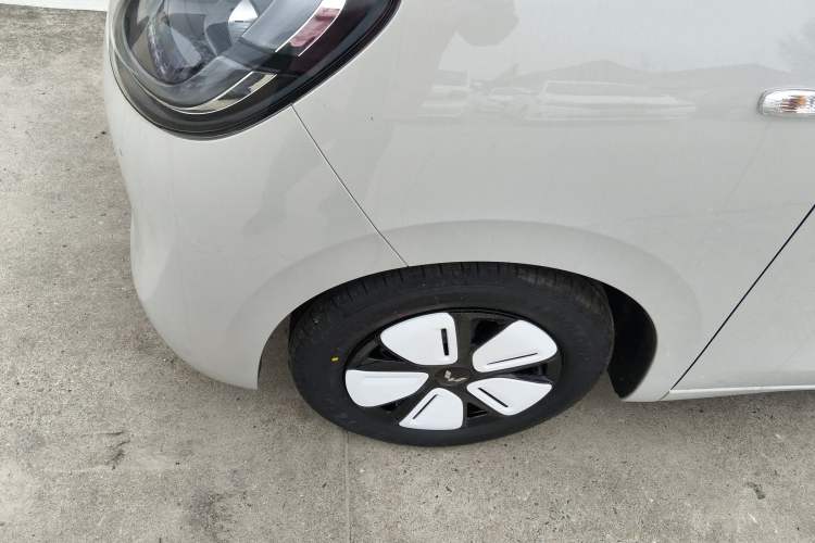 Used Wuling Hongguang MINIEV 2025 Four-Door Version Advanced Edition Left Front Wheel Hub