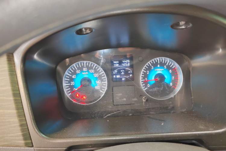 Used Jinbei Hiace X30 2023 1.5L Super-Comfortable Passenger Van 5/6/7-Seater Non-Air-Conditioned Version Model SWC15M