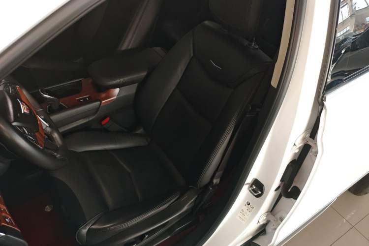 Used Cadillac XT5 2018 25T Luxury Model
