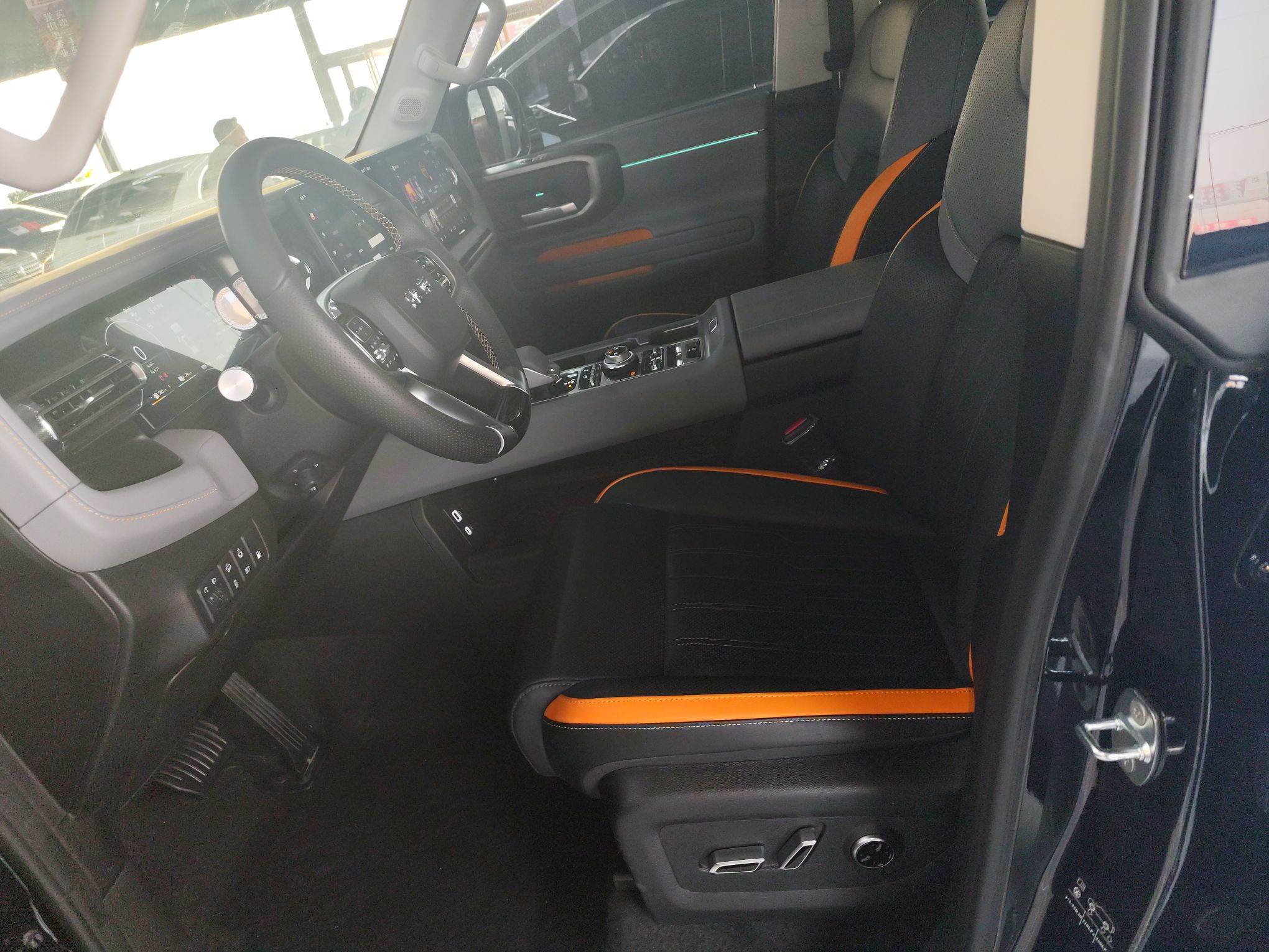 المقاعد الأمامية داخل السيارة