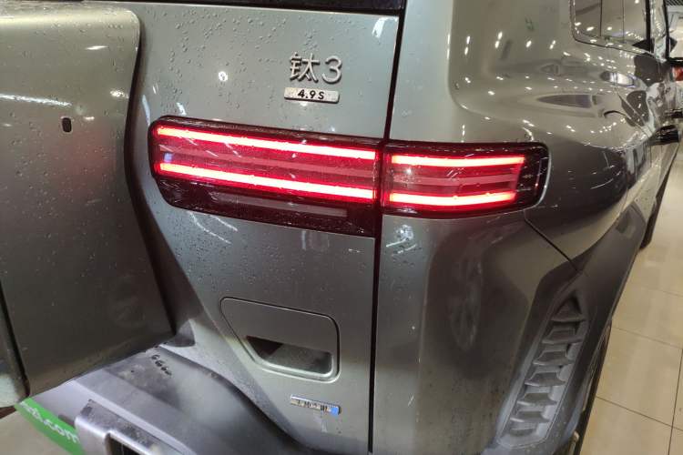 Used Formula Leopard Titanium 3 2025 501KM All-Wheel Drive Intelligent Driving Ultra Version
