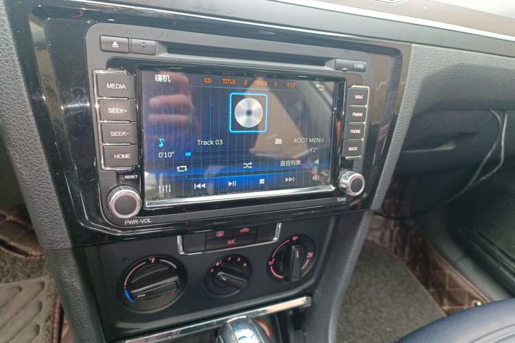 Used Volkswagen Bora 2016 1.6L Automatic Fashion Model Audio And AC Panel