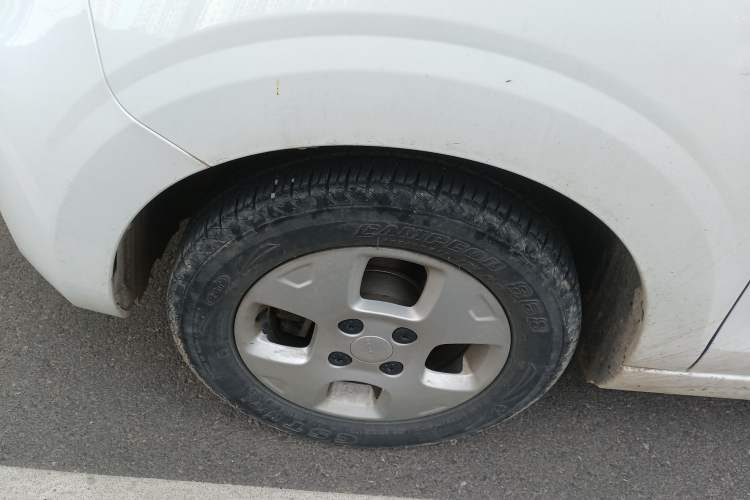 Used Roewe Clever 2021 302 km New Four-Seater Super-Efficient Version Left Front Wheel Hub