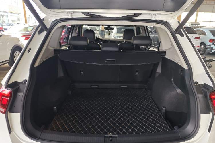 Used Volkswagen Tiguan L 2019 330TSI Automatic Two-Wheel Drive Smart Luxury Version China VI Standard
