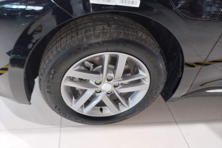 Used Hongqi E-QM5 2025 500km Range Commuter Version