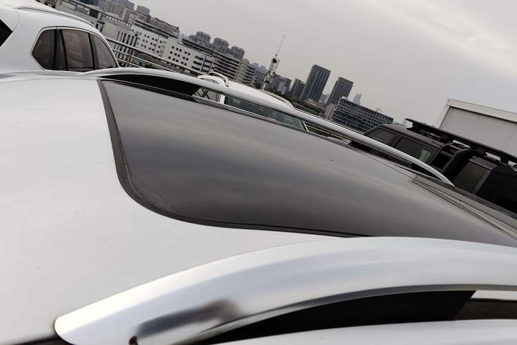 Used Roewe RX5 2019 20T Two-Wheel Drive Automatic 4G Connected Platinum Edition Roof