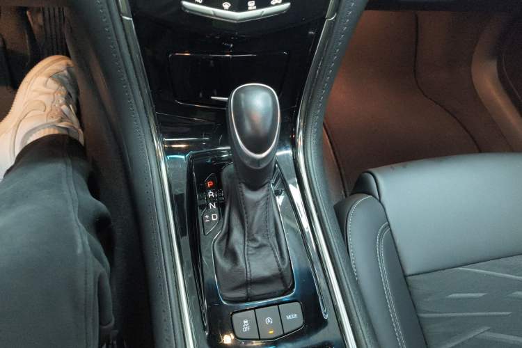 Used Cadillac ATS-L 2017 28T Tech Edition Gear Lever