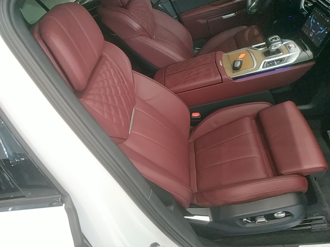 Hongqi E-HS9 2022 660 km Range Flagway Edition Six Seats — снимка 19