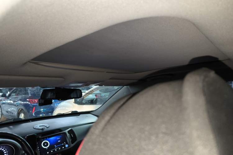 Used Kia Sportage R 2015 2.0L Automatic Two-Wheel Drive DLX Model
