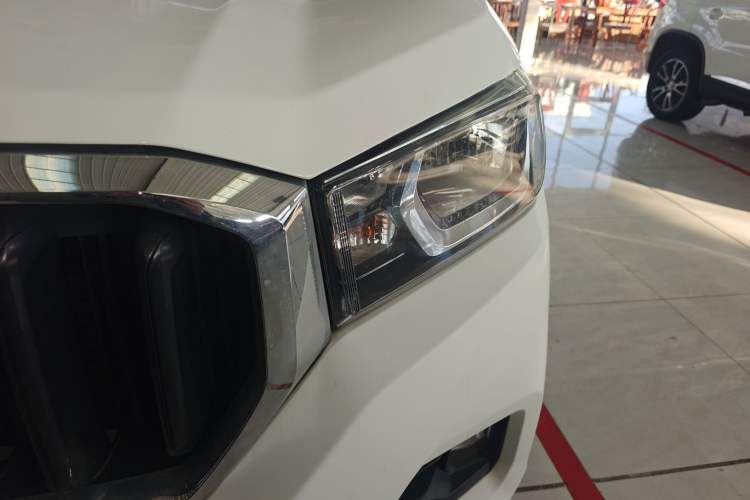 Used SAIC MAXUS T60 2017 2.0T Gasoline Automatic Two-Wheel Drive High-Ride Comfort-Grade Standard Cabin