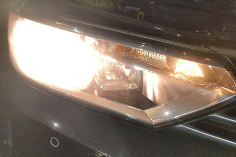 Used Volkswagen Magotan 2017 330TSI DSG Comfort Model Right Front Headlight