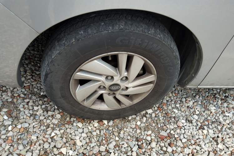 Used JAC Refine M4 2017 2.0T Manual Luxury Version Exterior 4