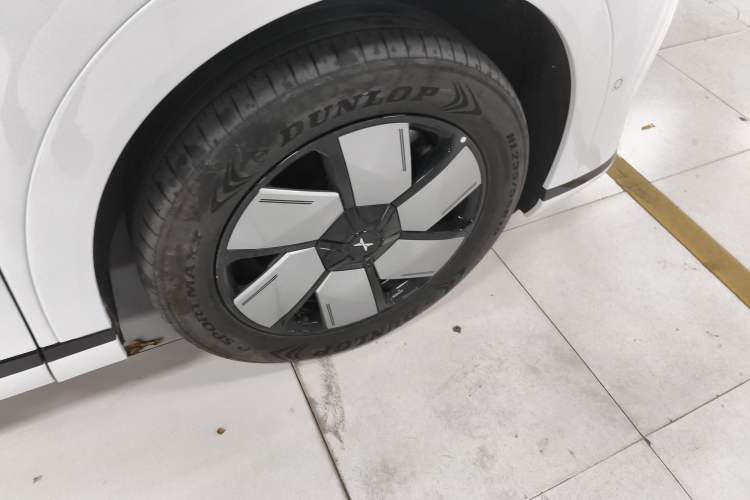 Used XPeng X9 2024 610 Long-Range Pro Exterior 1