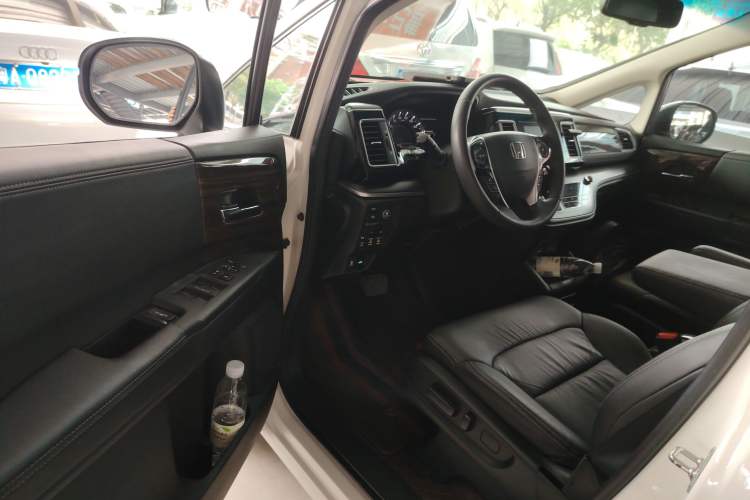 Used Honda Elysion 2016 2.4L Luxury Edition
