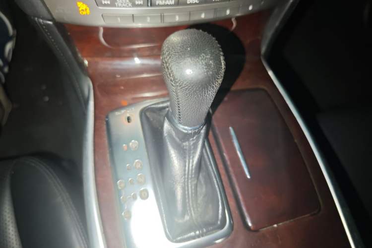 Used Infiniti M Series 2011 M37 model
