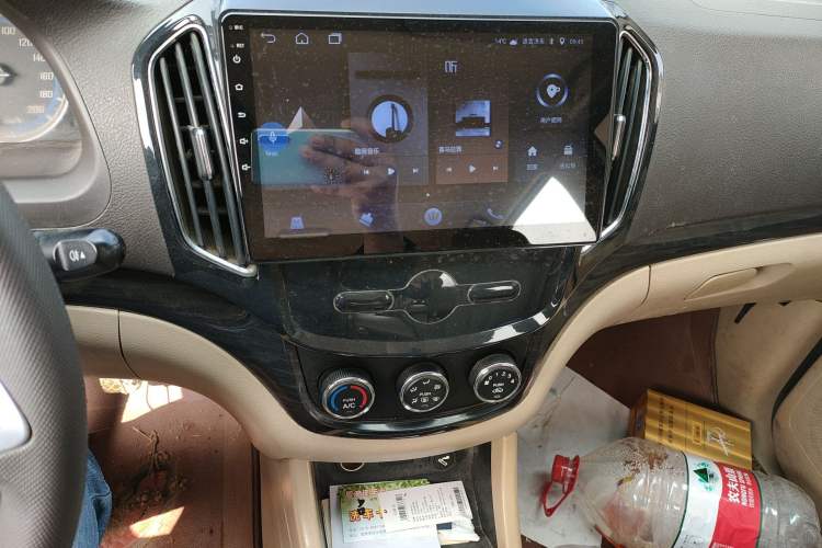 Used Baojun 730 2014 1.8L manual Comfort trim 7-seater Audio And AC Panel