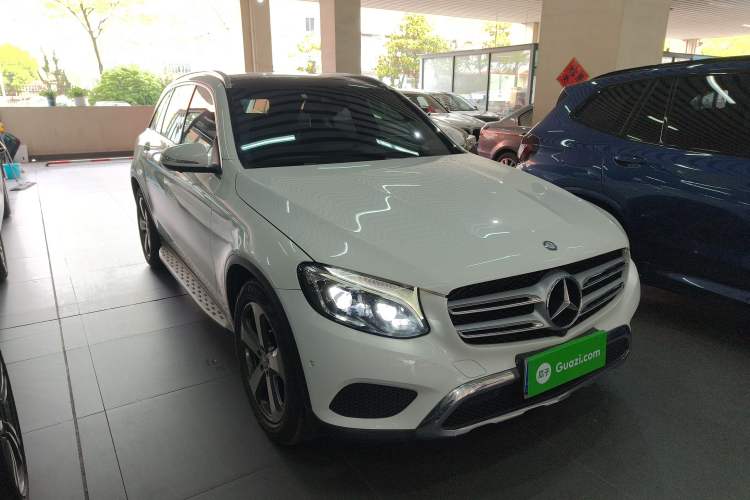 Used Mercedes-Benz GLC 2016 GLC 300 4MATIC Dynamic Model Front Right 45 Deg