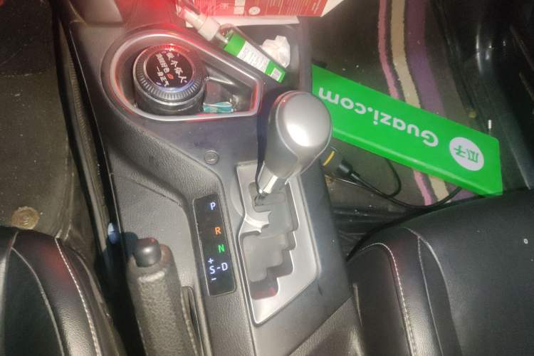 Used Toyota RAV4 2018 2.5L Automatic 4x4 Elite i Edition Gear Lever