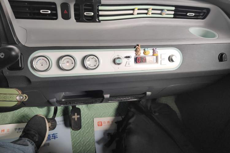 Used Wuling Hongguang MINIEV 2022 Macaron Premium Model – Lithium Iron Phosphate Audio And AC Panel
