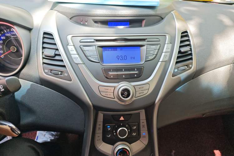 Used Hyundai Elantra (5th Generation / Langdong) 2015 1.6L Automatic Fashion Model