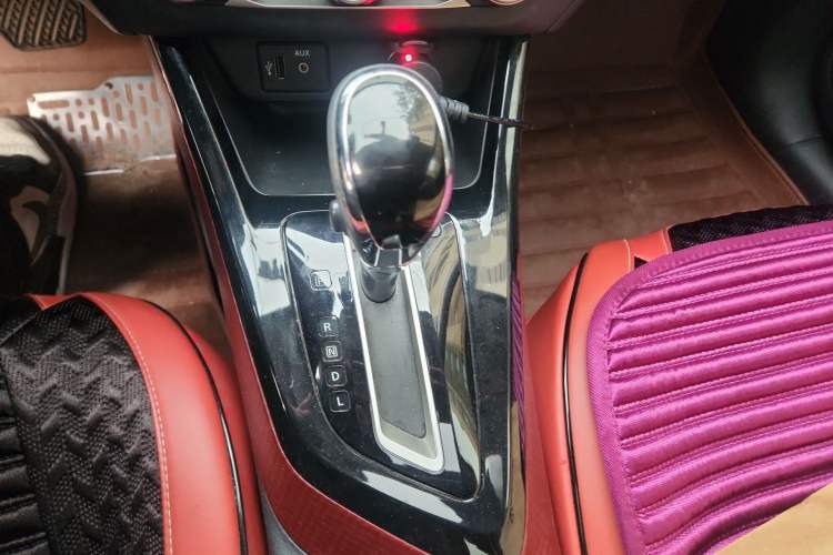 Used Nissan Lannia 2016 1.6L CVT Cool Edition Gear Lever