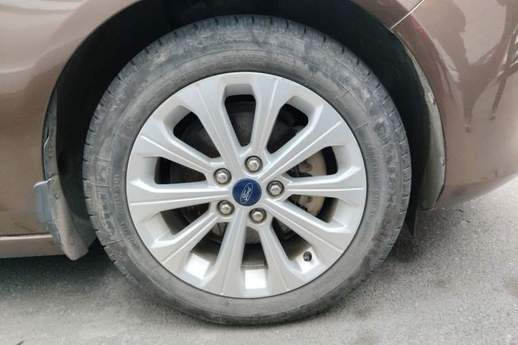 Used Ford Escort 2015 1.5L Automatic Fashion Model Right Front Wheel Hub