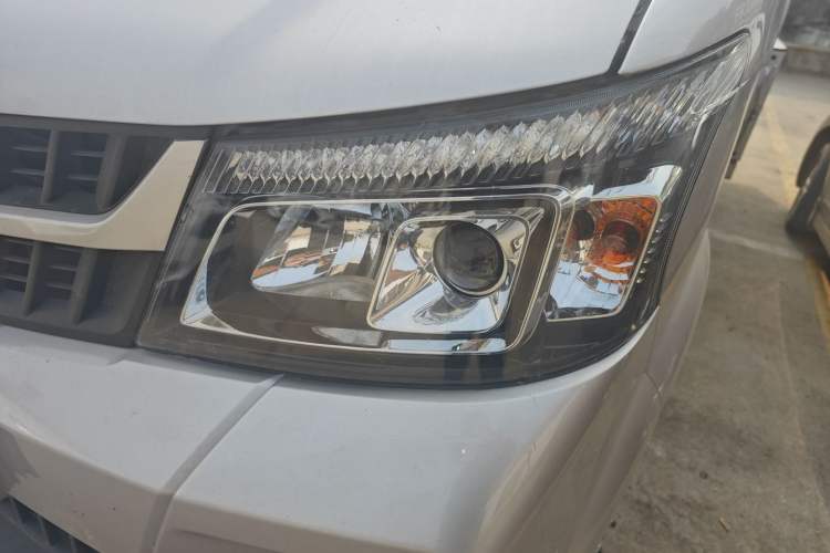 Used CHANGAN KUAYUE Wang X7 2025 1.6L Single-Row Double Rear Wheels Dong'an DAT18R 3.7 Meters Left Front Headlight