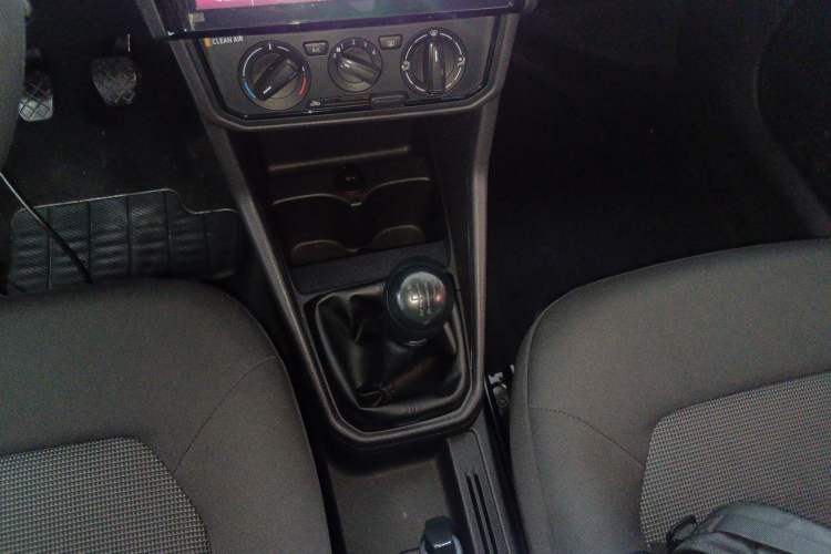 Used Volkswagen Jetta 2017 1.5L Manual Fashion Edition
