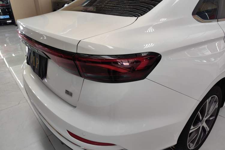 Used Geely Auto Emgrand 2022 4th Generation 1.5L CVT Flagship Model Right Rear Taillight