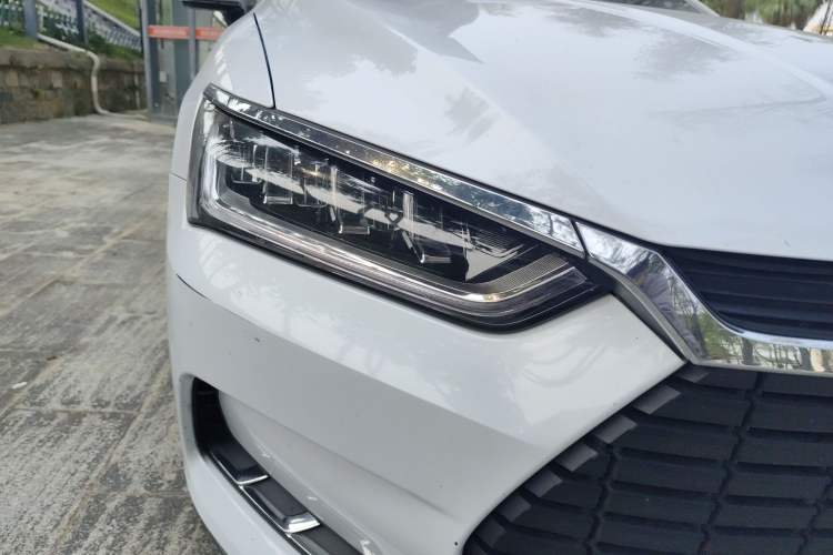 Used BYD Qin Pro New Energy 2019 EV Super Edition Standard Version Smart Connect Leading Style Right Front Headlight