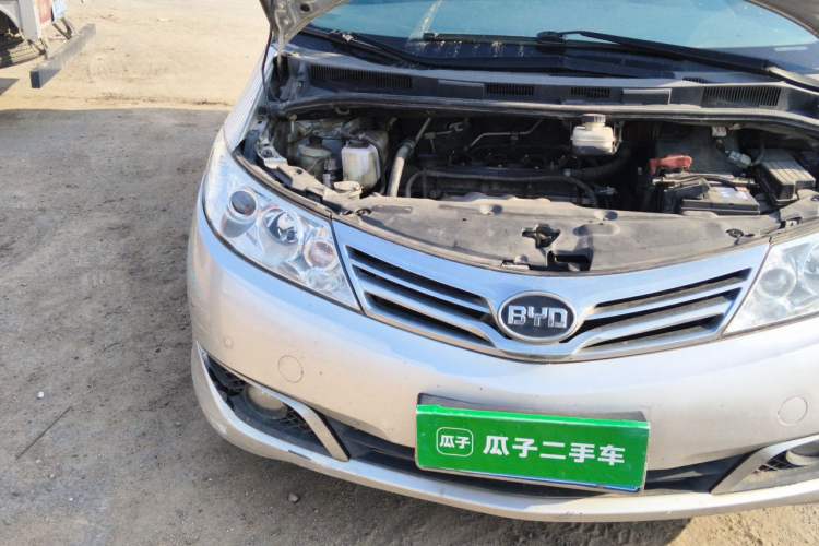 Used BYD M6 2013 2.4L Manual Luxury Model