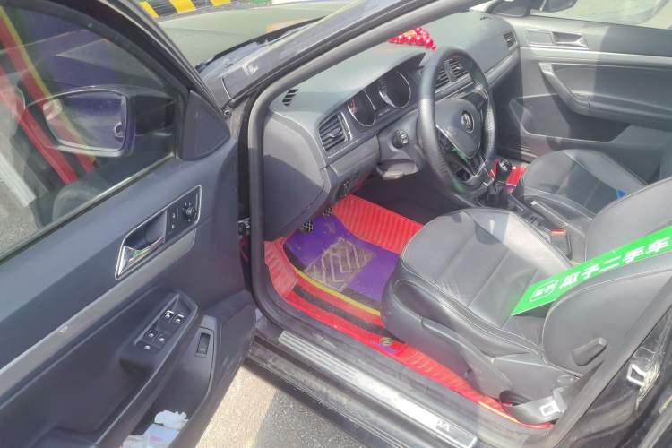 Used Volkswagen Lavida 2015 1.6L Manual Comfort Edition
