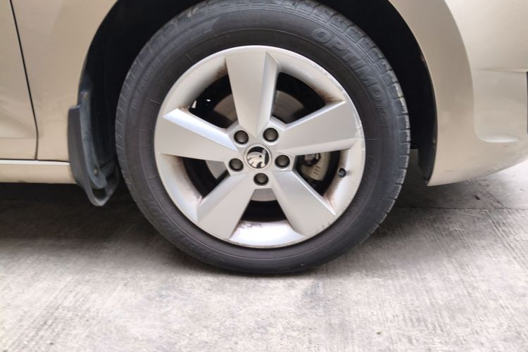 Used Skoda Rapid 2015 1.6L Automatic Smart Selection Model