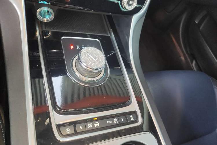 Used Jaguar XE 2018 2.0T 250 PS Two-Wheel-Drive R-Sport Sport Edition